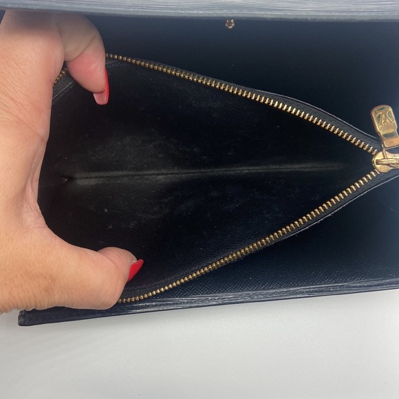 Louis Vuitton EPI Leather Long Wallet - Picture 6 of 15